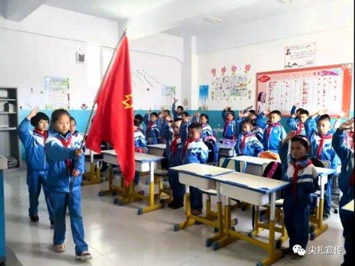 吃星星的恐龙男孩